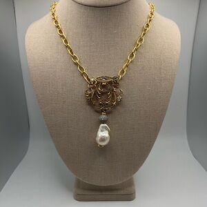 Elegant Gold Pendant Necklace with Pearl Accent